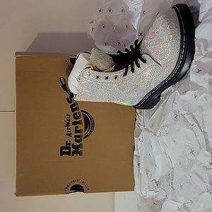 Dr. Martens 1560 Pascal J white/silver metallic child size 1
